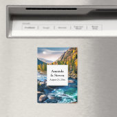 川と山の風光明媚な結婚式の日付を保存 マグネット (インサイチュ (食洗機))