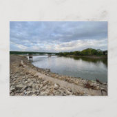 川と橋の曇り日のことわざこんにちは ポストカード (正面)