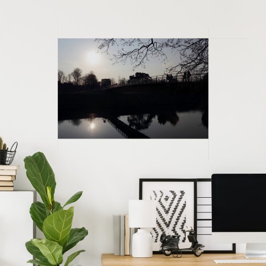 川にかかる歩橋 ポスター (ホームオフィス)