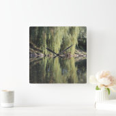 川に反射した柳の木 スクエア壁時計 (ホーム)