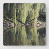川に反射した柳の木 スクエア壁時計 (正面)
