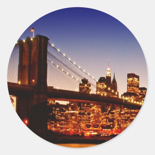 川に橋を架けるニューヨークの街並み ラウンドシール (正面)