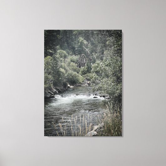 川に沿った水車 キャンバスプリント (正面)