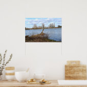 川に浮かぶ晴れた日 ポスター (キッチン)