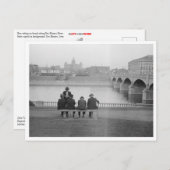 川のそばに座っている ポストカード (正面/裏面)