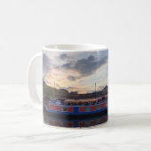 川のそばの飲み物 コーヒーマグカップ (正面左)