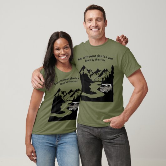 川のキャンプでバンの中に住み Tシャツ (ユニセックス)