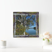 川の向こうの木の上で、コアラは眠っていました。 スクエア壁時計 (ホーム)