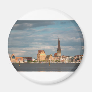 川の向こうを見るワルナウへRostock マグネット
