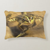 川の水に浸した沼のカエル絵画 アクセントクッション (正面)
