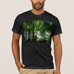 川の近くの木 Tシャツ