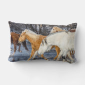 川を渡る馬 ランバークッション (裏面)