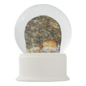 川小石擦り切れた茶色と灰色の自然抽象芸術 スノーグローブ (裏面)