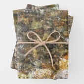 川小石擦り切れた茶色と灰色の自然抽象芸術 ラッピングペーパーシート (インサイチュ)
