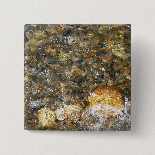 川小石擦り切れた茶色と灰色の自然抽象芸術 缶バッジ (正面)