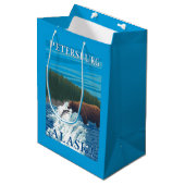 川-ピーターズバーグ、アラスカのくまの魚釣り ミディアムペーパーバッグ (正面アングル)