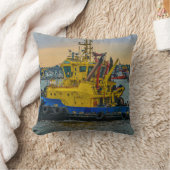 川、モンテビデオ、ウルグアイでセーリングするタグボート クッション (ブランケット)