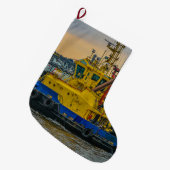 川、モンテビデオ、ウルグアイでセーリングするタグボート ラージクリスマスストッキング (正面 (吊り時))