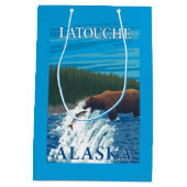川- Latouche、アラスカのくまの魚釣り ミディアムペーパーバッグ (裏面)