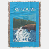 川- Skagway、アラスカのくまの魚釣り スローブランケット (正面縦)
