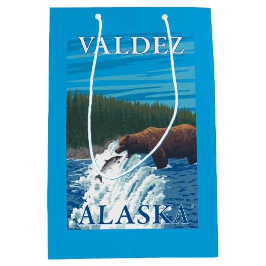川- Valdez、アラスカのくまの魚釣り ミディアムペーパーバッグ (正面)