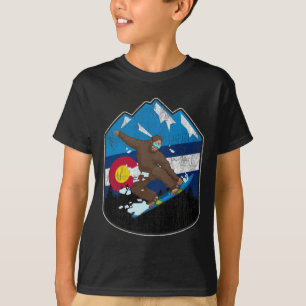 州・オブ・コロラド州旗スノーボーディングギフトビッグフットB Tシャツ