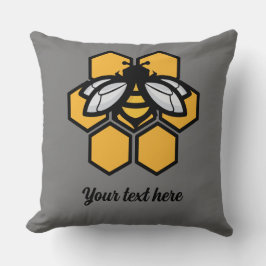 巣箱に入っている クッション