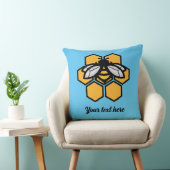 巣箱に入っている クッション (椅子)