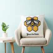 巣箱に入っている クッション (椅子)