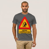 工事中グラフィックTシャツ – オフィス Tシャツ (正面フル)