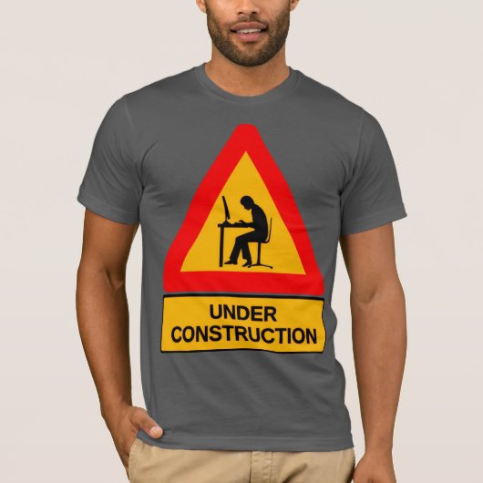 工事中グラフィックTシャツ – オフィス Tシャツ (正面)