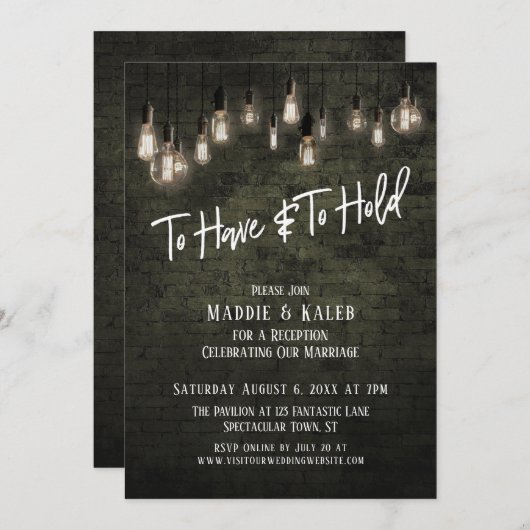 工業用ブリックのエジソン灯を持って保持する 招待状 (正面/裏面)