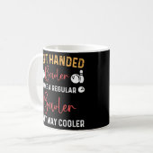 左ボーリング離れハンドボールプレーヤーボウリングをする人、 クリケットの投手離れ コーヒーマグカップ (正面左)