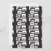 左右対称の白い幾何学的デザインと鮮明な円 招待状 (裏面)