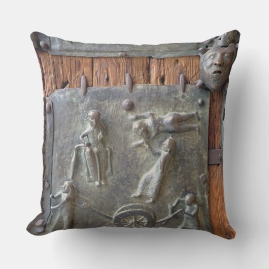 左手のドアからのパネル、12世紀(bronz クッション (正面)