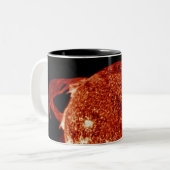 巨大で太陽のなマグ ツートーンマグカップ (正面左)