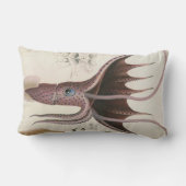 巨大で赤いイカまたはタコの航海のなテーマの枕 ランバークッション (裏面)