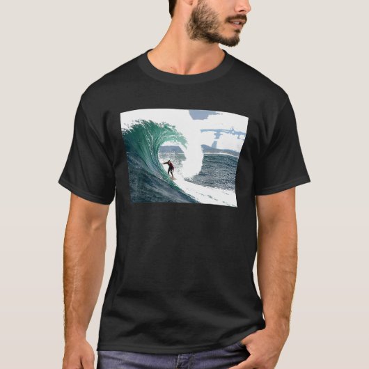 巨大なカール波に乗る Tシャツ (正面)