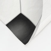 巨大なサッカーボールを覆う子供のモノグラム フリースブランケット (角)