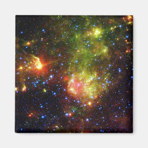 巨大なスターNASAのほこりっぽい死