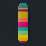 巨大なストライプ人 スケートボード<br><div class="desc">カラフルパターン（の模様が）あるストライプ</div>