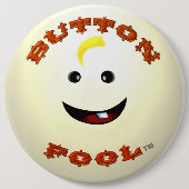巨大なボタン「Button Fool」ラウンドボタン 缶バッジ (正面)