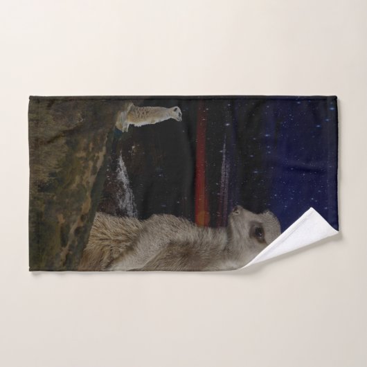 巨大なメルカットが小さなメルカットを見ている。 ハンドタオル (ハンドタオル)