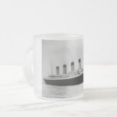 巨大な乗客はさみ金の汽船RMS フロストグラスマグカップ (正面左)