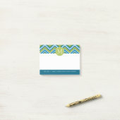 巨大な明るいシェブロンのパターンカスタムとモノグラム ポストイット (デスク上)