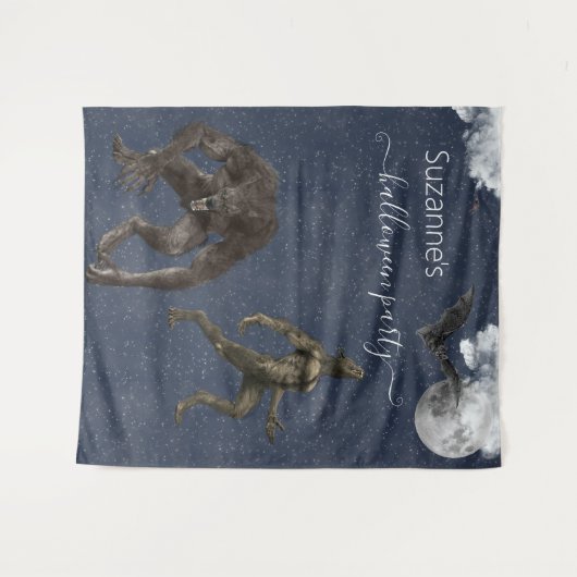 巨大な満月が空に浮かぶ、真っ暗な夜の森。そこに、大小さまざまな魔物たちが集まり、ハロウィンパーティー タペストリー (正面(横))