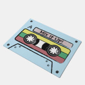 巨大な漫画の手描きのカセットテープ(青い) ドアマット (アングル)