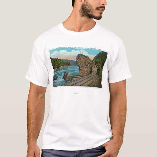 巨大な石およびトロリーラインの眺め Tシャツ (正面)