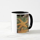 巨大な緑のアネモネと黄海の星 マグカップ (正面右)