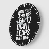 巨大な跳躍への小さなステップ – 成功やる気を起こさせる ラージ壁時計 (傾斜)